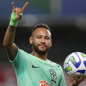 Neymar se apresentou para compromissos na seleção brasileira