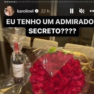 Karoline Lima recebeu flores, um vinho e uma carta de um admirador