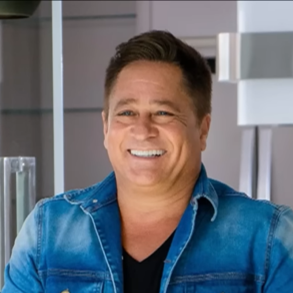 'Ela falou que era Emivaldo Eterno da Costa. Foi depois ela revelou que era o cantor Leonardo e a gente ficou um pouco assustado', diz moça que pode ser filha do sertanejo