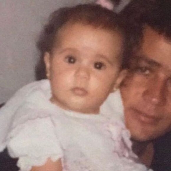 Leonardo em foto com a filha Monyque na infância dela