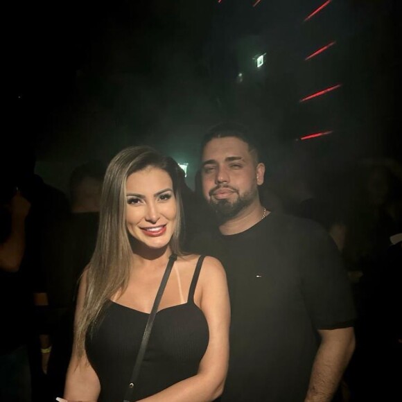 Andressa Urach está namorando com o mecânico Sérgio Carvalho; relação foi anunciada no último domingo (08)