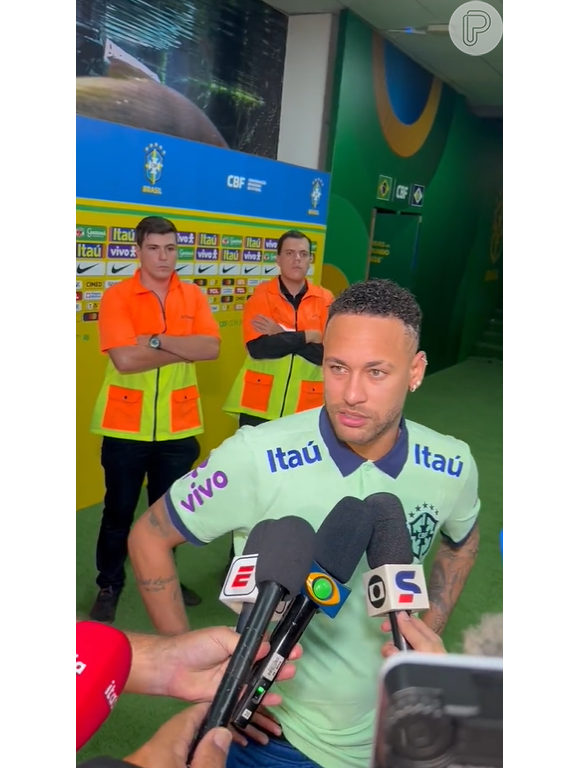 Neymar ficou bravo com torcedor brasileiro que tacou um saco de pipoca nele após o empate com a Venezuela: 'É triste, não venho aqui de férias, muito menos para passear, vim fazer o que eu mais amo, que é jogar futebol'