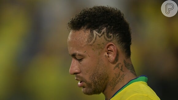 Neymar fez um M no cabelo para fazer uma homenagem para ao nascimento da filha, mas o ato perdeu o valor após perfil expor noitada do jogador