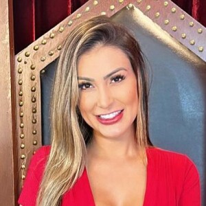 Andressa Urach contou que tem preferência por homens mais quietos e calados e esse foi um dos atributos de Sérgio Carvalho que mais despertou atenção nela