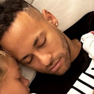 Neymar sofre grave lesão durante partida de futebol do Brasil x Uruguai e se pronuncia nas redes sociais