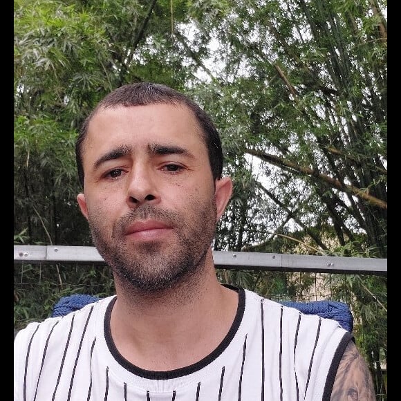 Diones explicou que também já recorreu à irmã do ator, Sthefany Brito, para tentar encontrar Kayky. Eles têm contato via WhatsApp mas, novamente, o motorista permanece sem resposta