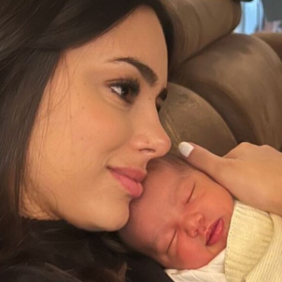 Padrinho de Mavie presenteia filha de Bruna Biancardi e Neymar com pulseira de ouro de luxo menos duas semanas depois do seu nascimento