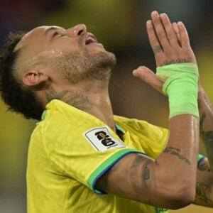 Neymar sofreu uma grave lesão durante último jogo do Brasil