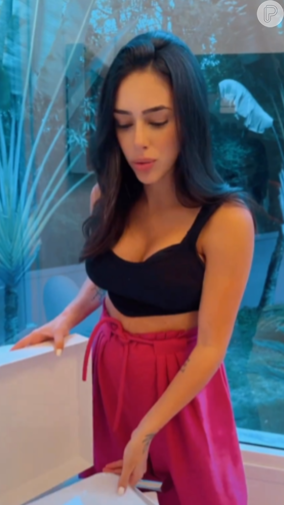 Bruna Biancardi promove vestido de 50 reais e camisa social barata da Shein em vídeo mostrando looks que usou durante a gravidez da bebê Mavie
