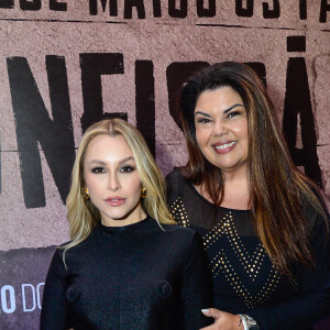 Carla Diaz se encontrou com Fabiana Karla na pré-estreia do filme 'A Menina Que Matou os Pais - A Confissão'