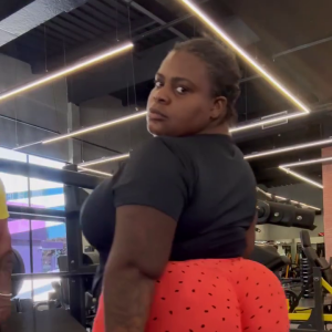 Jojo Todynho tem sido elogiada por mostrar detalhes do pós-cirúrgico na web