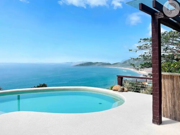 Mansão alugada por Lexa tem piscina com borda infinita e visão 360º das praias de Búzios