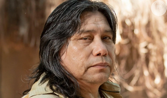 Em Terra e Paixão, Jurecê (Daniel Munduruku) salvará Vinícius (Paulo Rocha), que levará um tiro armado por Antônio (Tony Ramos)