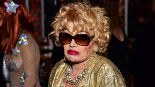 Festa de Dia das Bruxas tem Gkay com fantasia impressionante de Dercy Gonçalves, Mari Gonzalez de lingerie à mostra e mais!