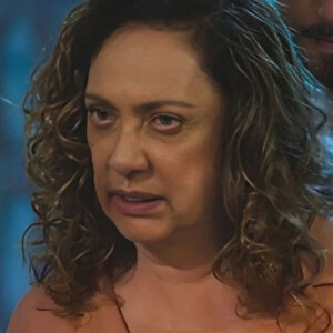 Em 'Terra e Paixão', Agatha (Eliane Giardini) fará de tudo para poder ser casar com Antônio (Tony Ramos)