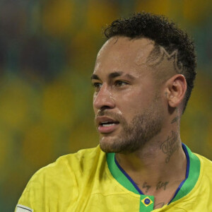 Neymar lesionou o joelho durante a partida do Brasil x Uruguai