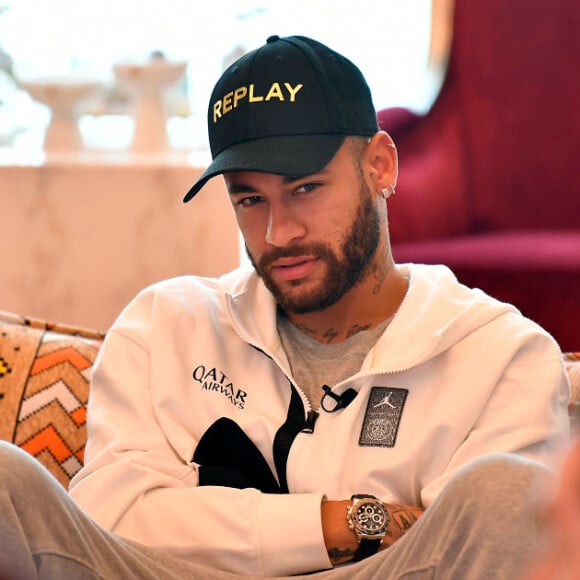 Neymar foi acusado de ter dado uma festa regada a mulheres em Mangaratiba