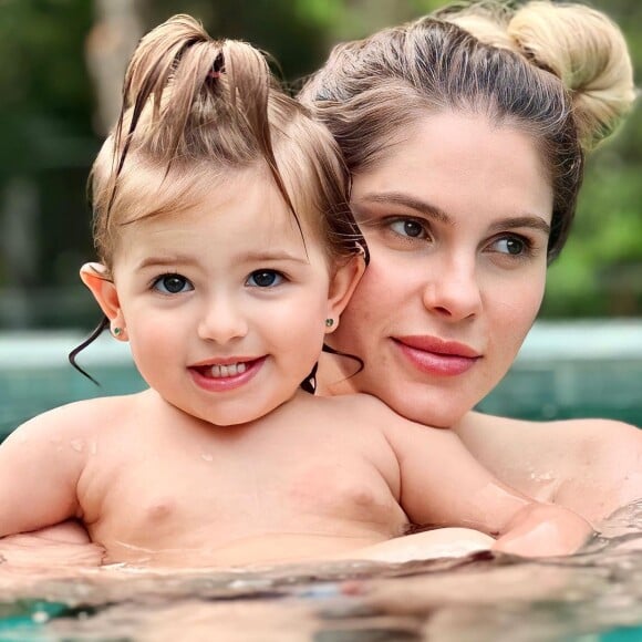 Filha de Bárbara Evans, Ayla, tem 1 ano e 7 meses