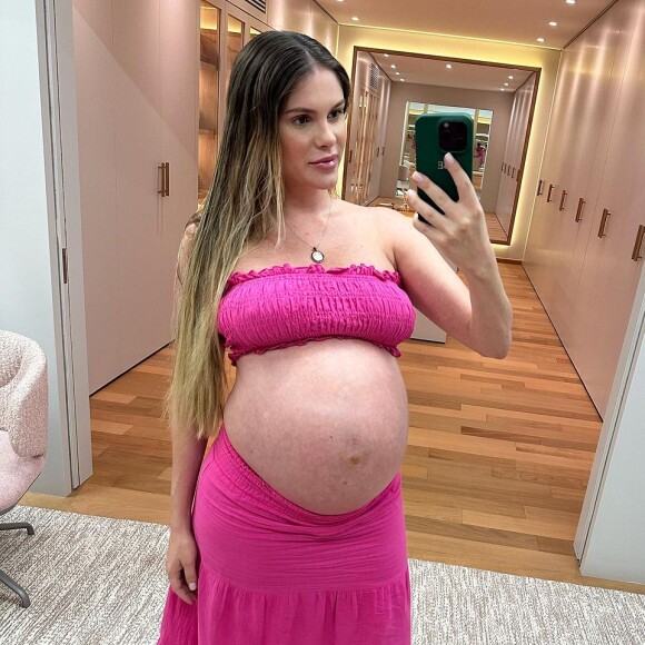 Bárbara Evans justificou que a maior parte da piscina foi enchida com um secador de cabelo e que apenas as partes com um bocal mais estreito foram enchidas na boca