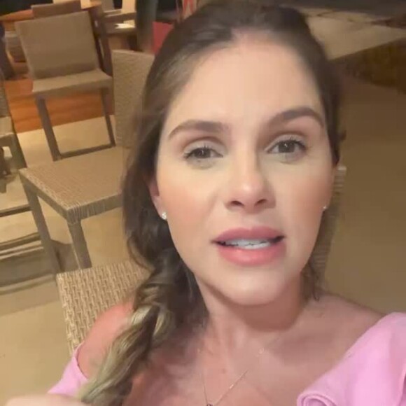 Bárbara Evans explicou: 'Não dá pra botar bombinha. Aí a gente encheu com a boca. Eu, grávida, também tava enchendo e levantei pra poder filmar'