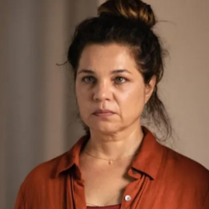 Em Elas por Elas, Helena (Isabel Teixeira) entrará na linha de suspeitas de Natália (Mariana Santos) pela morte de Bruno (Luan Argollo)