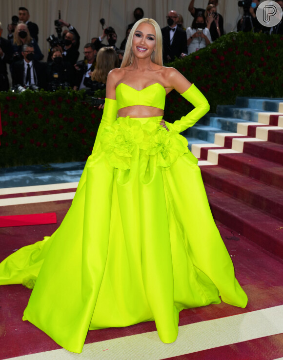 Gwen Stefani escolheu look amarelo neon supervibrante no MET Gala 2022