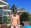 Christian Chávez publicou uma foto na piscina no Rio de Janeiro