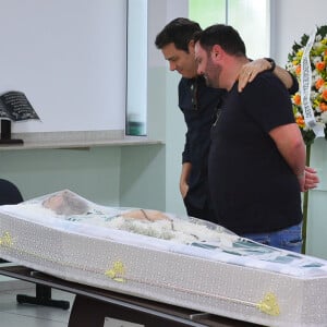 Velório do diretor de TV Roberto Manzoni, o Magrão, reuniu Celso Portiolli e ocorreu em cemitério de Osasco, SP