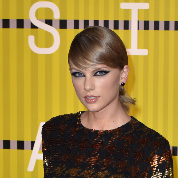 The Eras Tour sem calor: aprenda 5 penteados de Taylor Swift para curtir os shows cheia de estilo e fresquinha