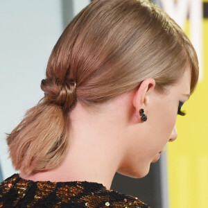 The Eras Tour sem calor: aprenda 5 penteados de Taylor Swift para curtir os shows cheia de estilo e fresquinha