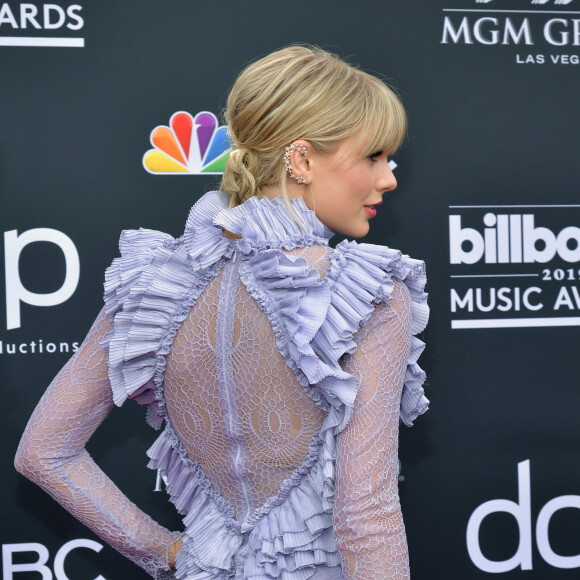 The Eras Tour sem calor: aprenda 5 penteados de Taylor Swift para curtir os shows cheia de estilo e fresquinha