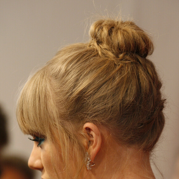 The Eras Tour sem calor: aprenda 5 penteados de Taylor Swift para curtir os shows cheia de estilo e fresquinha