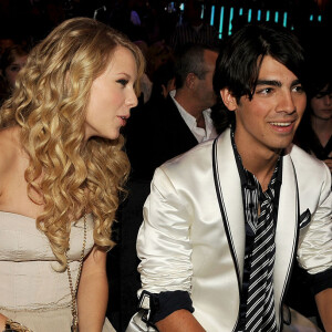 O término de Taylor Swift e Joe Jonas foi difícil para a cantora. De acordo com a própria, o cantor terminou com ela por telefone, numa ligação que durou 25 segundos