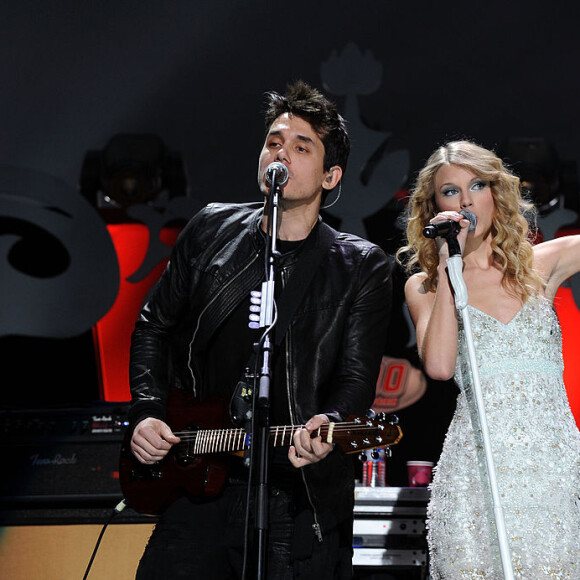 Após o término, Taylor Swift deu a entender que John Mayer não era muito legal, o que deixou o cantor irritado