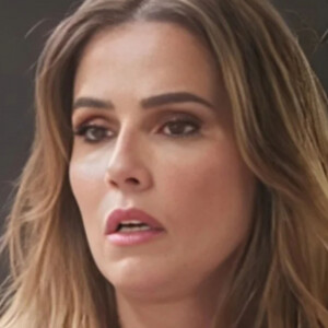 Na novela 'Elas por Elas', Lara (Deborah Secco) acredita estar apaixonada por Mário Fofoca (Lázaro Ramos). A cena da revelação irá ao ar no capítulo desta segunda-feira, 20 de novembro.