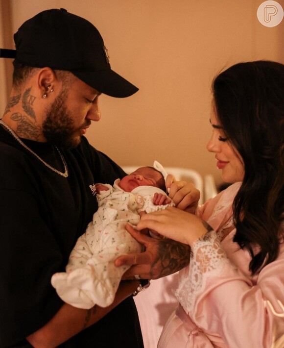 'Nunca vi uma bebê tão pequena parecer tanto!': web comenta semelhança de bebê Mavie com seu pai, Neymar. Confira!