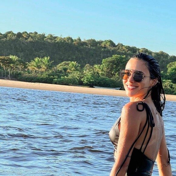 Tatuagem de Bruna Biancardi fica bem visível nas fotos de biquíni