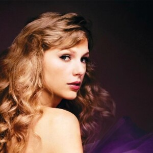 Taylor Swift gosta tanto da cor roxa que além de usar diversas roupas neste tom até mesmo um período o site dela foi mudado para o roxo