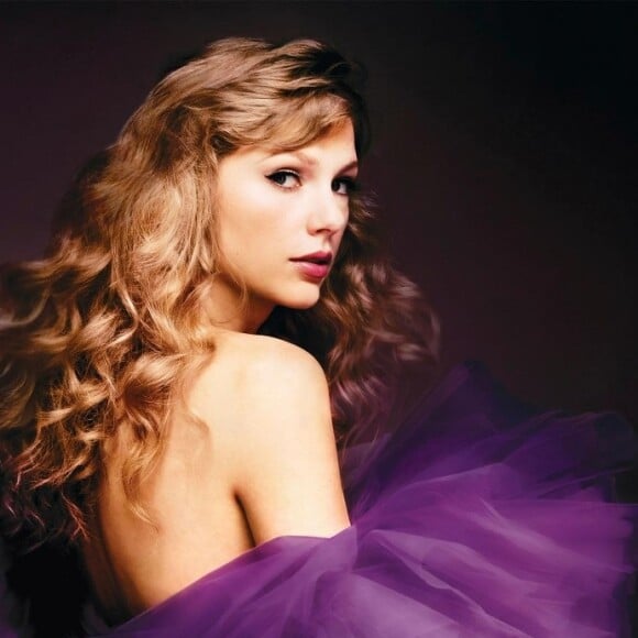 Taylor Swift gosta tanto da cor roxa que além de usar diversas roupas neste tom até mesmo um período o site dela foi mudado para o roxo