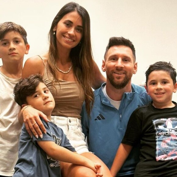 Messi faz aparição com Antonella Roccuzzo e os filhos em meio a boatos de crise