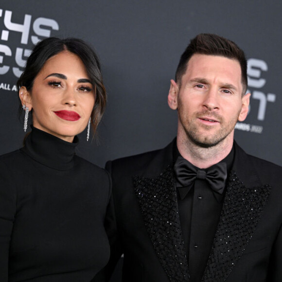 Messi e Antonella levantaram boatos de relacionamento após atitudes do casal