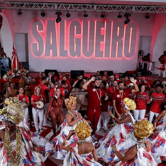 Gravação da vinheta de carnaval da Globo reuniu Velha Guarda e parte da ala das baianas