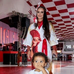 Filho de Viviane Araujo, Joaquim, 1 ano, esbanjou estilo com seu lookinho de carnaval