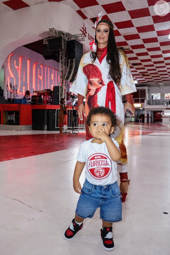 Filho de Viviane Araujo, Joaquim, 1 ano, esbanjou estilo com seu lookinho de carnaval