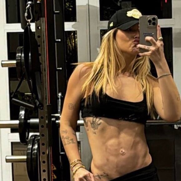 Virgínia Fonseca exibiu a barriga trincada durante um treino em uma academia