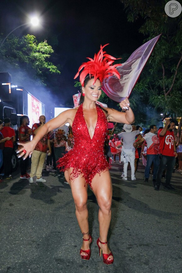 Viviane Araújo comprovou no 1º ensaio de rua do Salgueiro para o carnaval 2024 porque é a 'rainha de todas as rainhas'