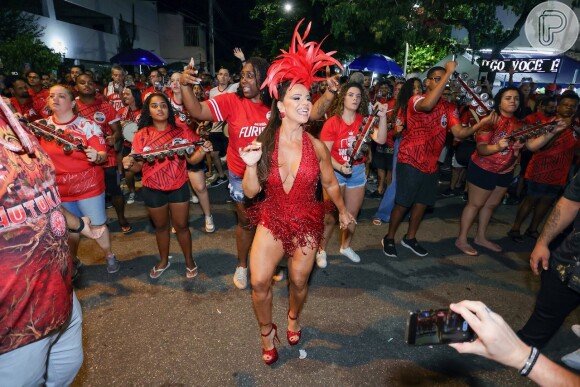 Viviane Araújo arrasou em ensaio de rua do Salgueiro para o carnaval 2024