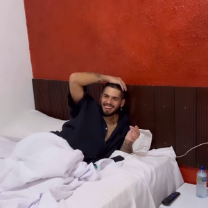 Reação de Zé Felipe deixou Virgínia chateada. 'Confesso que fiquei brava com a reação do Zé, ele ficou com essa cara do vídeo por 15 minutos ou mais', disse ela