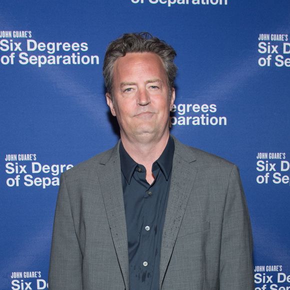Matthew Perry conta que terminou com Julia Roberts para se antecipar: 'Então, em vez de enfrentar a agonia inevitável de perdê-la, terminei com a linda e brilhante Julia Roberts'