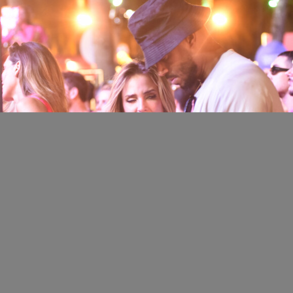 Farofa da Gkay 2023: Gabi Martins e Marlon Wayans! Seria o flagra de uma troca de contatos?